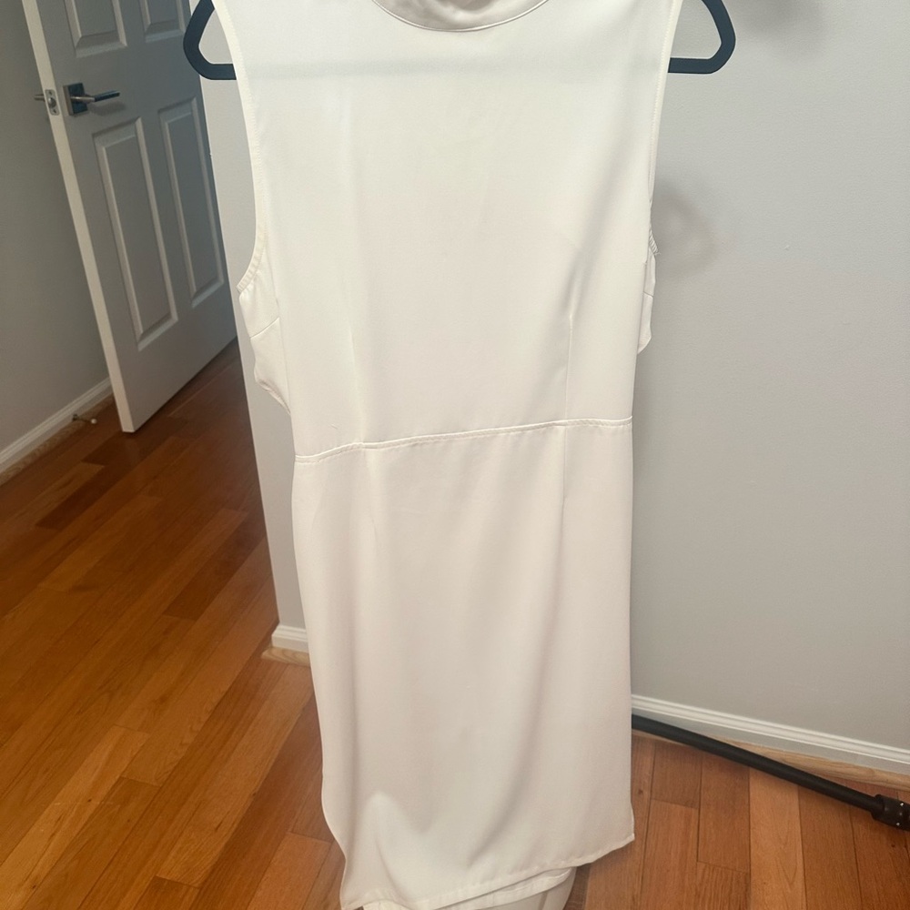 Elegant White Sleeveless Dress